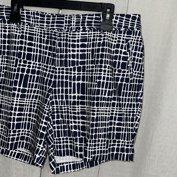 Lady Hagen 14 Navy White English Garden Cobblestone Print Short - Picture 5 of 11